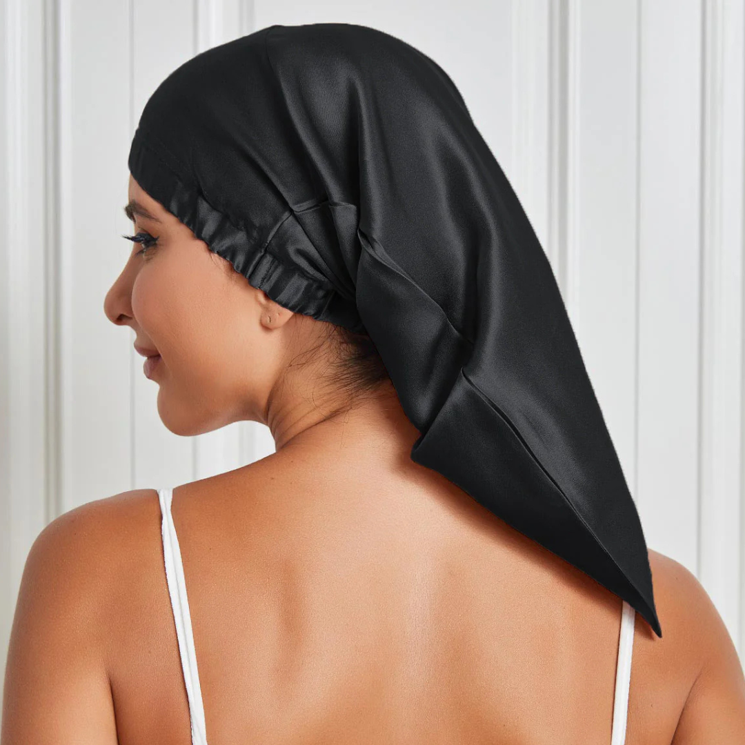 Le bonnet long en soie, l'accessoire essentiel pour des cheveux sains et protégés